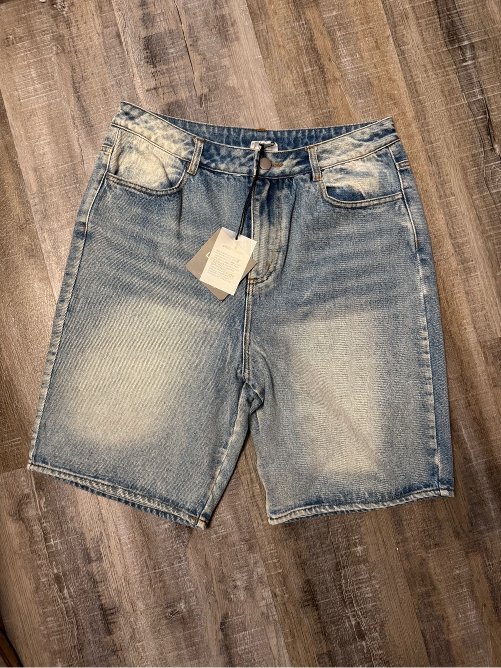 NWT Lelis High Rise Bermuda Denim Shorts‎ Size Small Light Wash